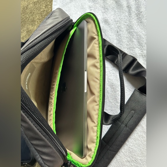 INCASE Laptop/city messenger - Picture 5 of 11
